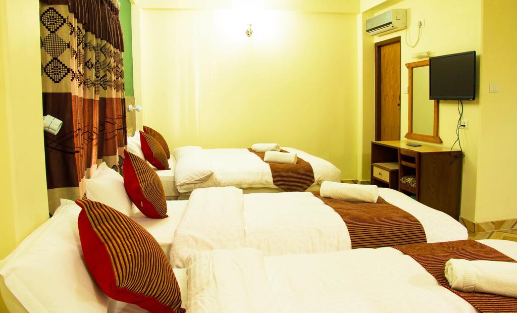 Hotel Adam Pokhara Zimmer foto