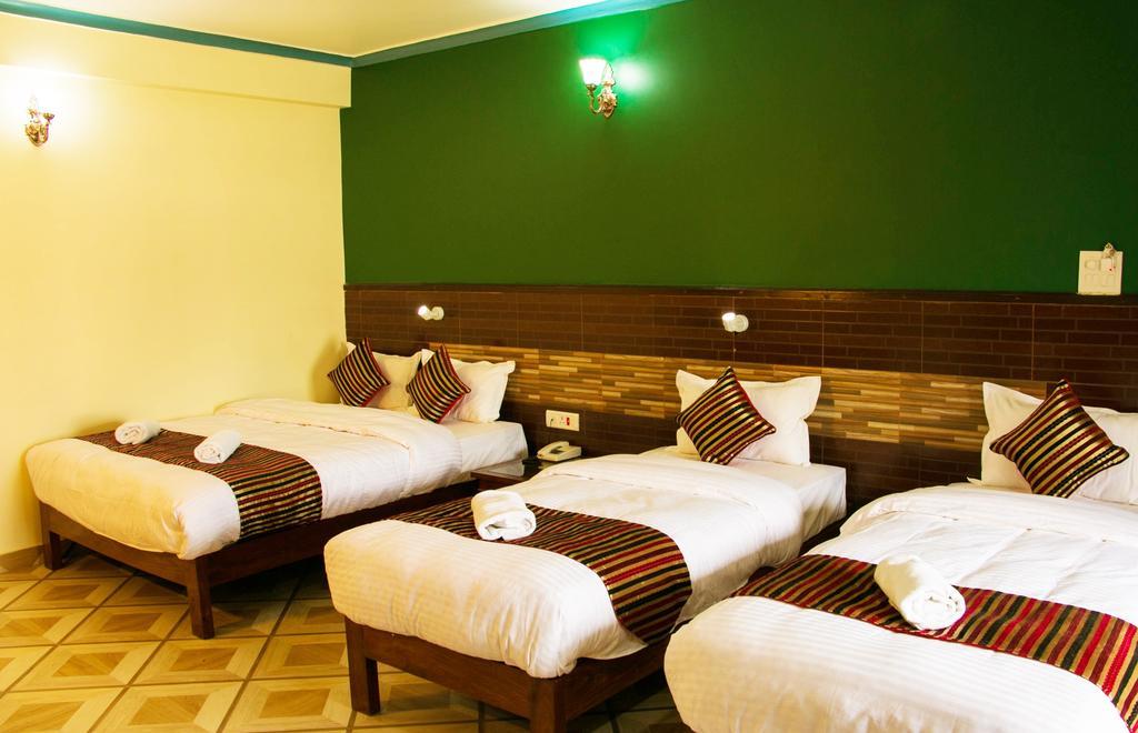 Hotel Adam Pokhara Zimmer foto
