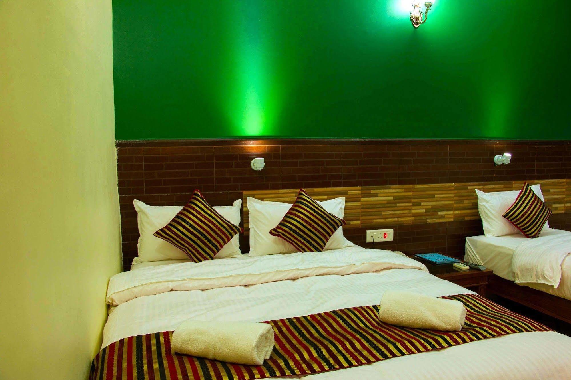 Hotel Adam Pokhara Exterior foto